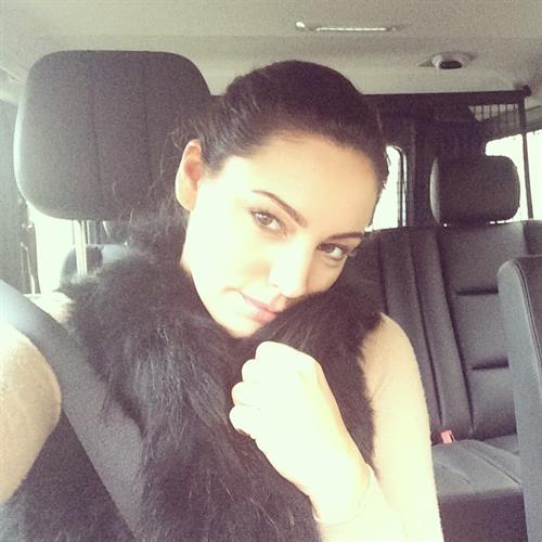 Kelly Brook taking a selfie