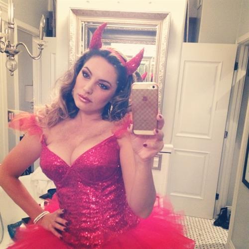 Kelly Brook taking a selfie