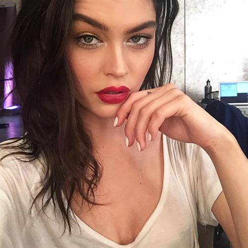 Lauren Layne taking a selfie