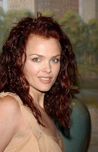 Dina Meyer