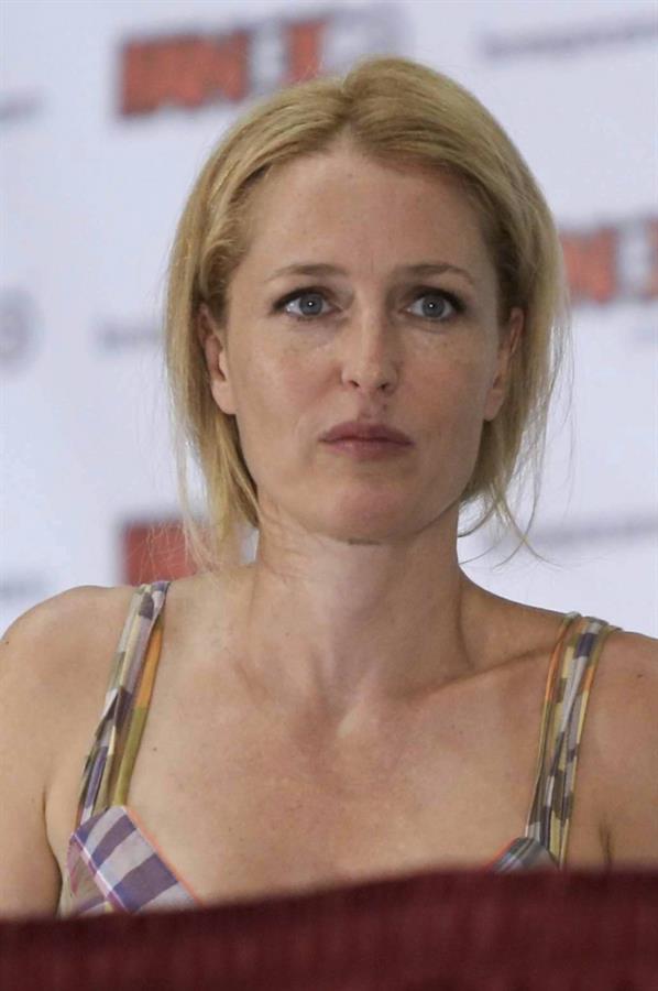 Gillian Anderson