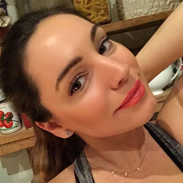 Kelly Brook taking a selfie