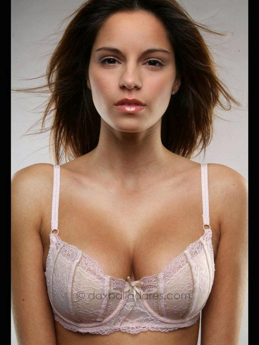 Nicci Pisarri in lingerie