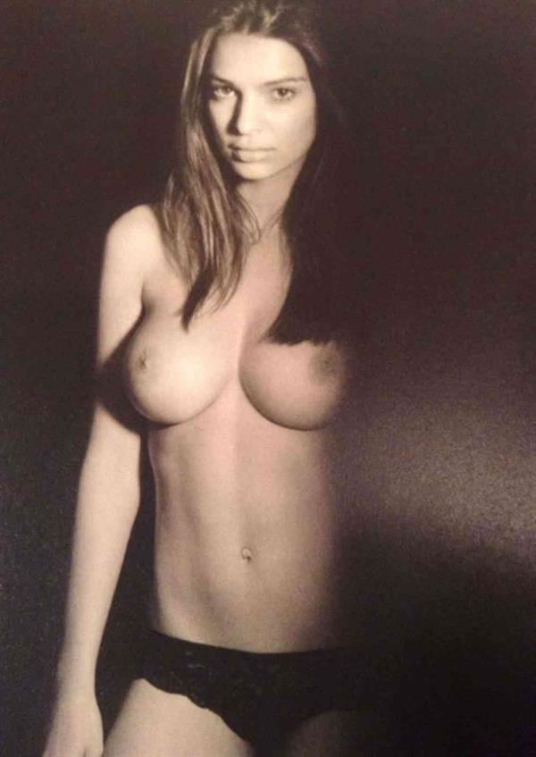 Emily Ratajkowski - breasts
