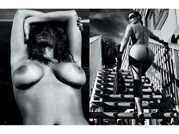 Kim Kardashian - breasts