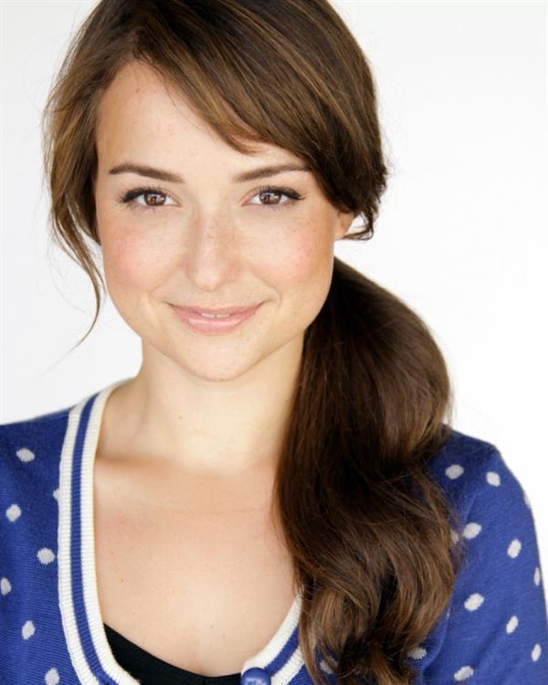 Milana Vayntrub taking a selfie