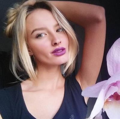 Jessica Stepanova taking a selfie