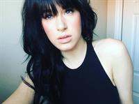 Lyv Alekzandra taking a selfie