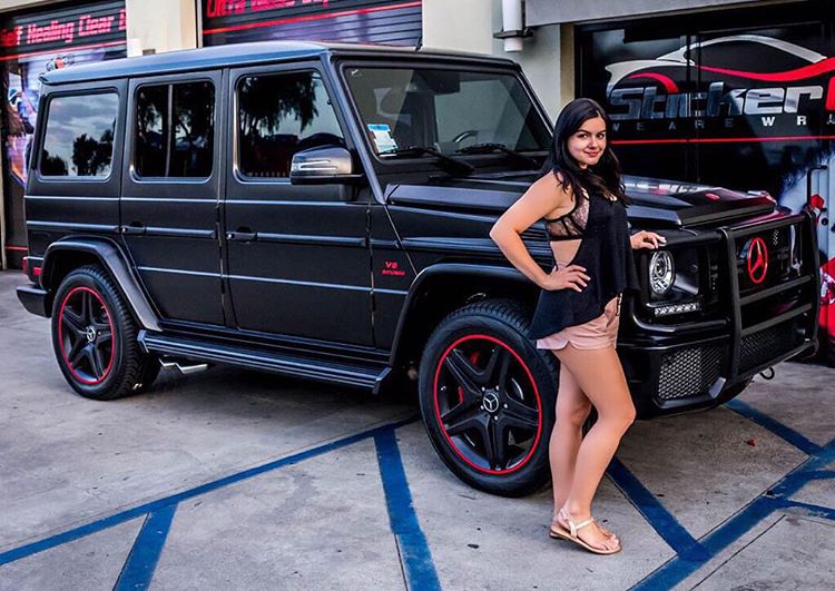 Mercedes Benz Gelandewagen and girls