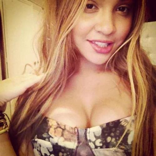 Stella Hudgens taking a selfie