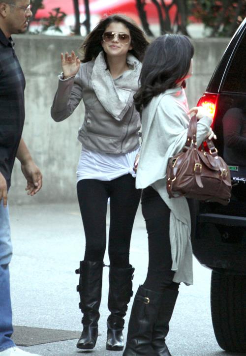 Selena Gomez gets her hair done at Blo in Vancouver on October 14, 2011