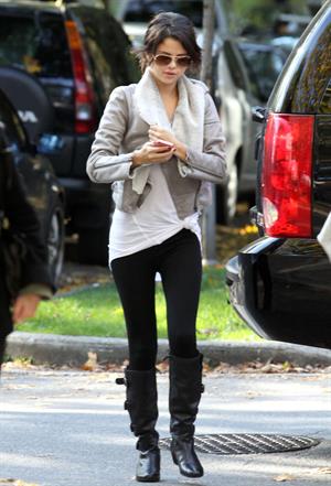 Selena Gomez gets her hair done at Blo in Vancouver on October 14, 2011