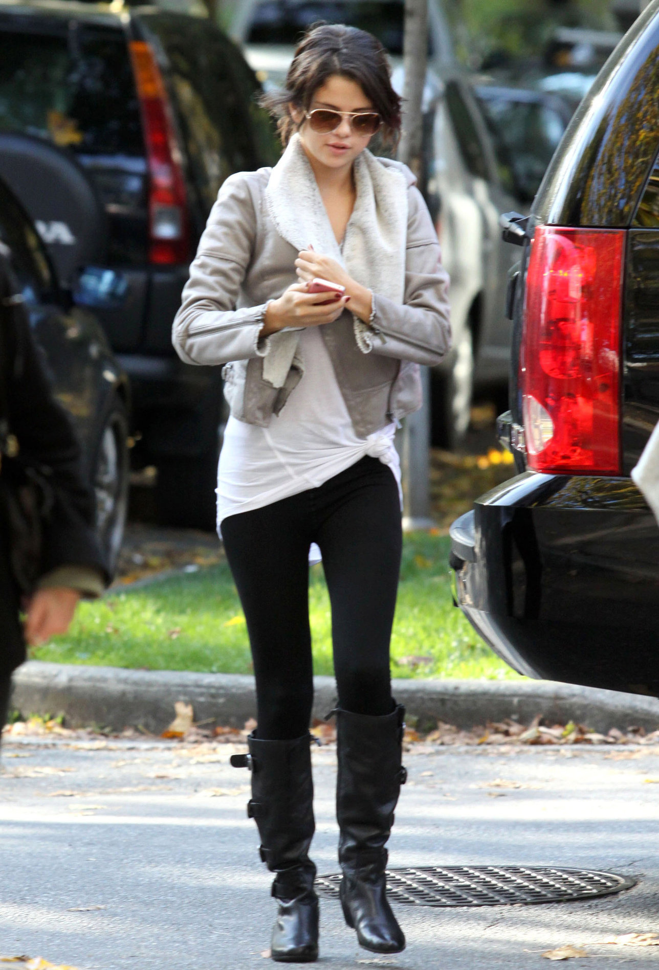 Selena Gomez gets her hair done at Blo in Vancouver on October 14, 2011