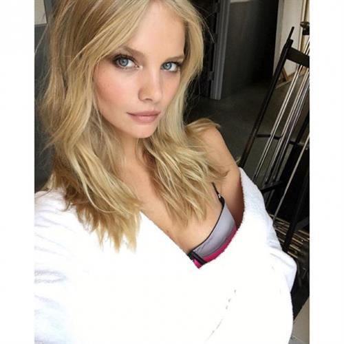 Marloes Horst taking a selfie