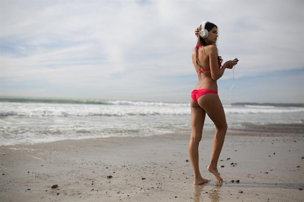 Kyra Santoro in a bikini - ass