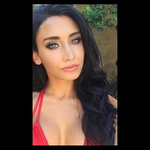 Gracee Belle taking a selfie