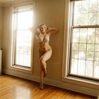 Lilli Luxe in lingerie