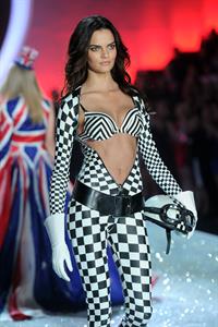 Barbara Fialho in lingerie