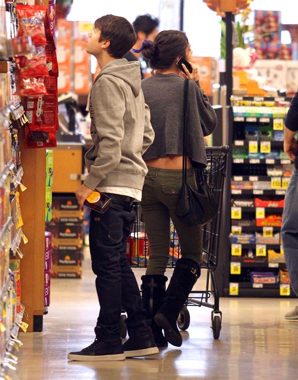 Selena Gomez shopping in Encino on January 14, 2012