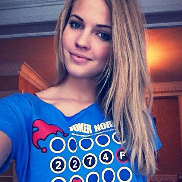 Emilie Voe Nereng taking a selfie