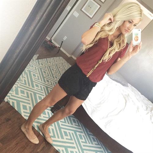 Alexa Jean Brown taking a selfie