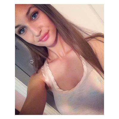 Ariane Fournier taking a selfie