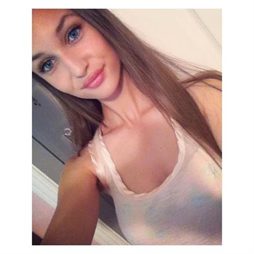 Ariane Fournier taking a selfie