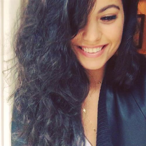 Mónica Alvarez taking a selfie