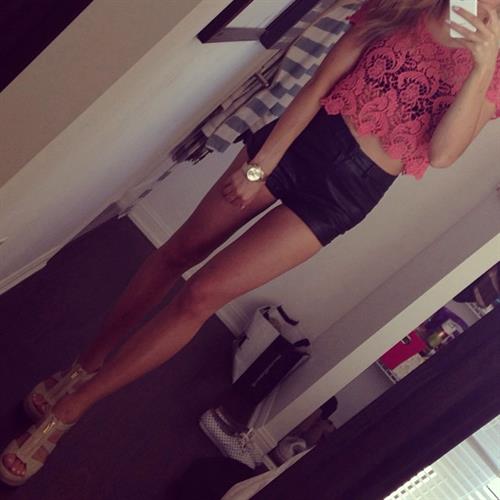 Mackenzie White taking a selfie