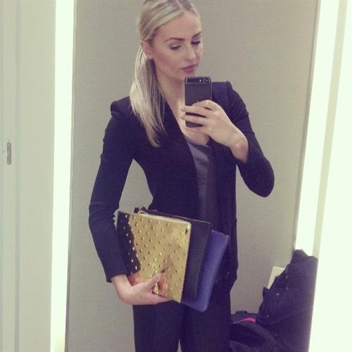 Mackenzie White taking a selfie