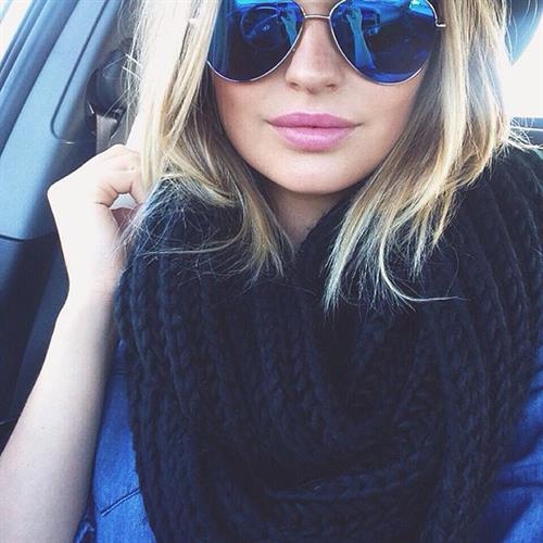 Mackenzie White taking a selfie