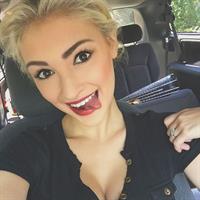 Anna Faith Carlson taking a selfie