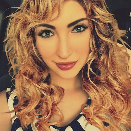 Anna Faith Carlson taking a selfie