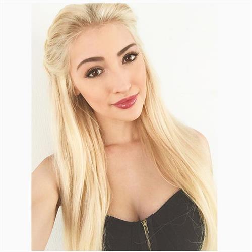 Anna Faith Carlson taking a selfie