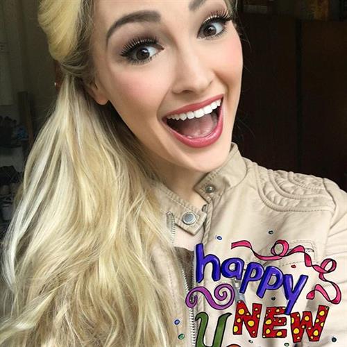 Anna Faith Carlson taking a selfie