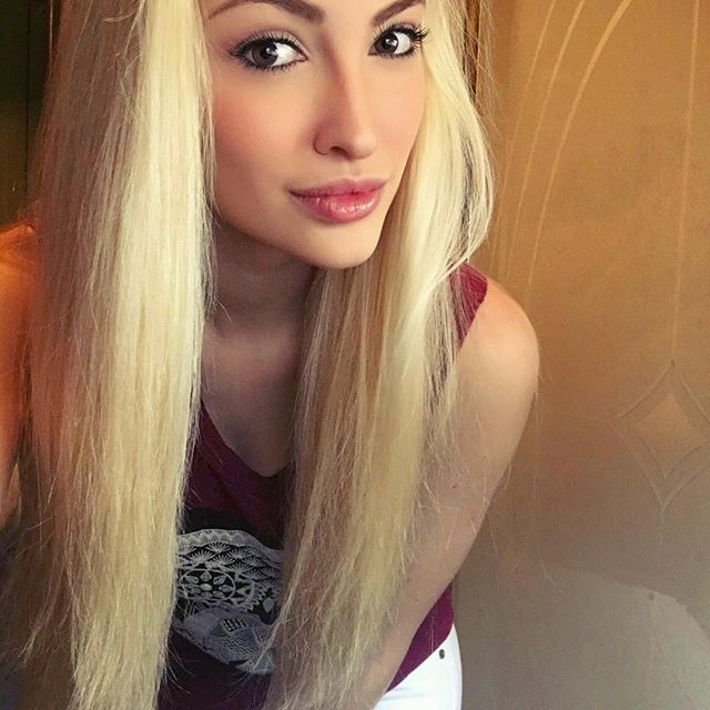 Anna Faith Carlson taking a selfie