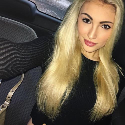 Anna Faith Carlson taking a selfie