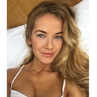 Olivia Jordan taking a selfie