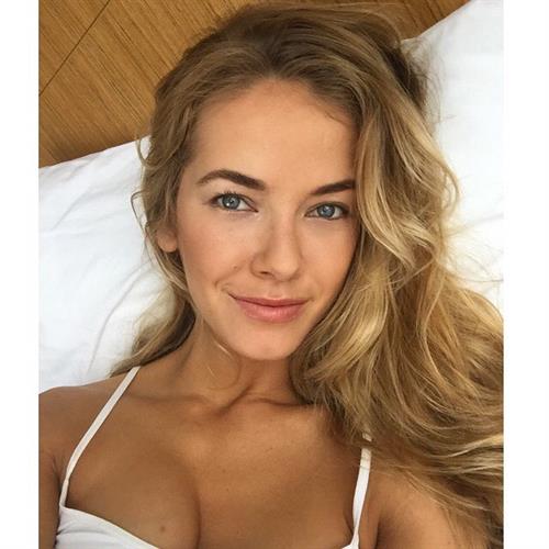 Olivia Jordan taking a selfie