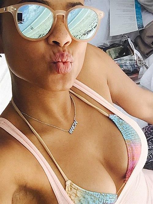 Christina Milian taking a selfie