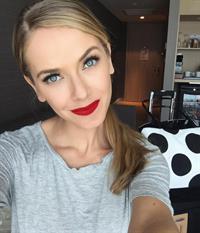 Olivia Jordan taking a selfie