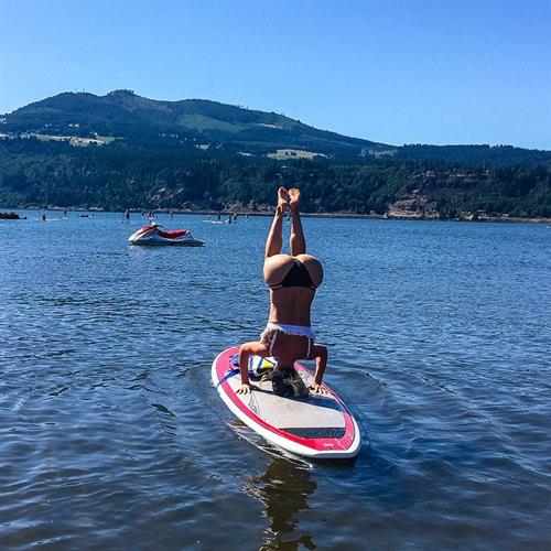 Sara Jean Underwood in a bikini - ass