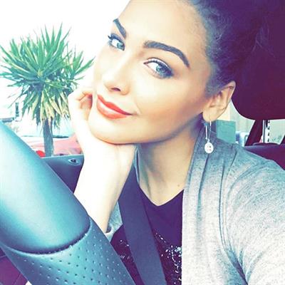 Migbelis Lynette Castellanos taking a selfie