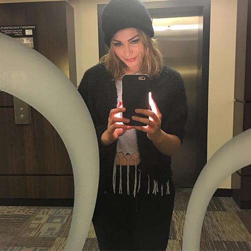 Migbelis Lynette Castellanos taking a selfie