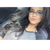 Franciele Medeiros taking a selfie