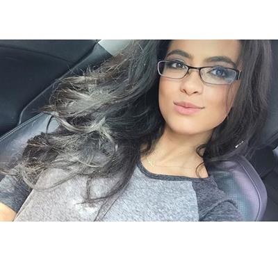 Franciele Medeiros taking a selfie