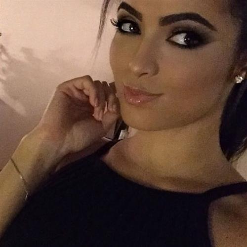 Franciele Medeiros taking a selfie