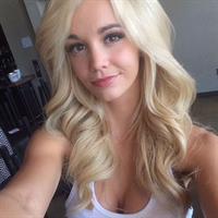 Caitlin Arnett taking a selfie