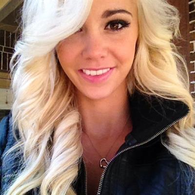 Caitlin Arnett taking a selfie