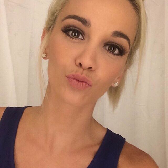 Caitlin Arnett taking a selfie